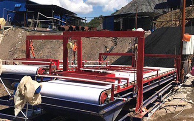 毛毯機(jī),振動(dòng)毛毯選礦機(jī)